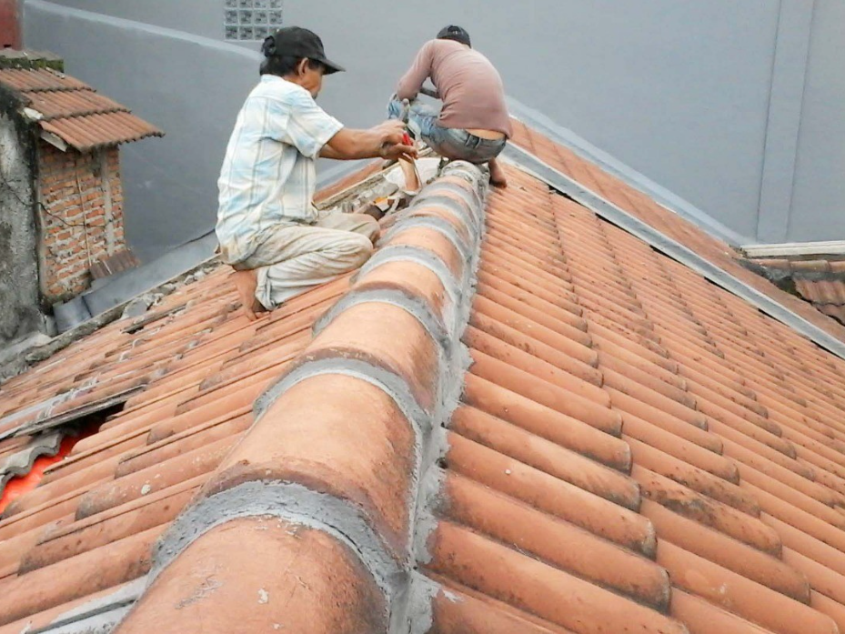 cara mengatasi genteng bocor