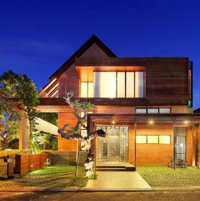 desain rumah kayu 2 lantai mewah