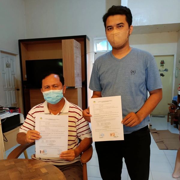 Serah terima rumah kepada Bp. FI — penandatanganan berita acara bersama tim Banamitra
