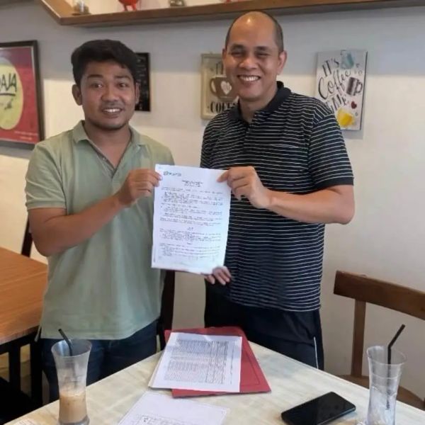 Serah terima rumah kepada Bp. GD — penandatanganan berita acara bersama tim Banamitra