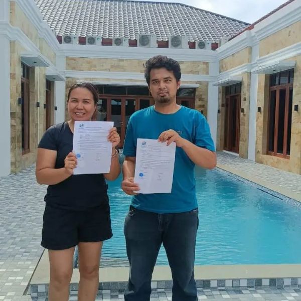Serah terima rumah kepada Ibu JJ — penandatanganan berita acara bersama tim Banamitra