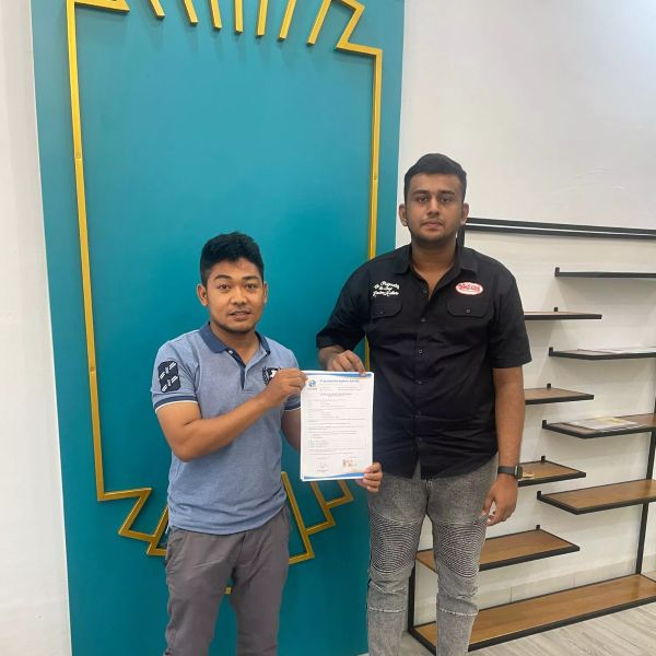 Serah terima rumah kepada Bp. RZ — penandatanganan berita acara bersama tim Banamitra